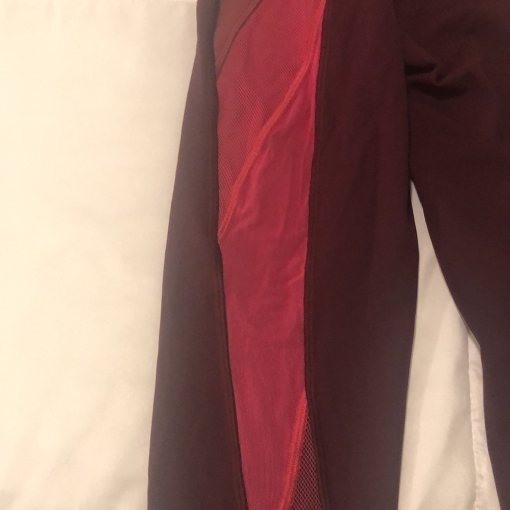Lululemon Capri leggings in mesh mauves maroon - Picture 9 of 10